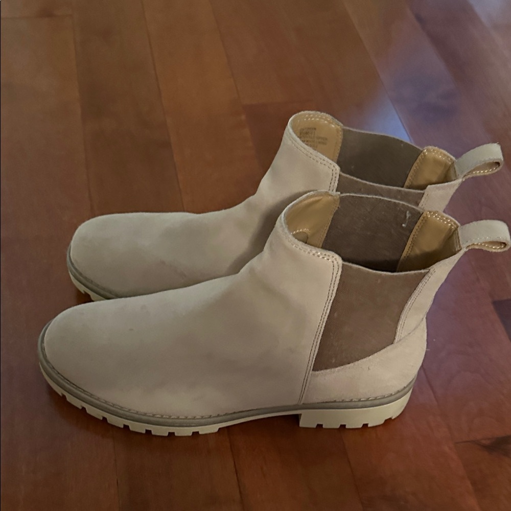 Crown Vintage Women's Beige Ankle Booties